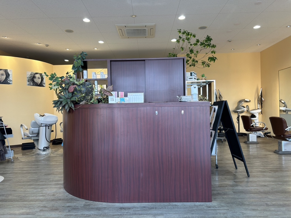 近鉄線【松坂】駅徒歩２５分！商業施設内１階路面、美容室居抜き物件