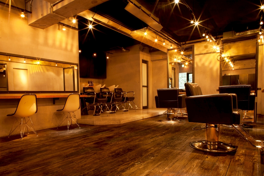 東京メトロ副都心線【明治神宮前】駅徒歩６分！好立地１階路面、美容室居抜き物件