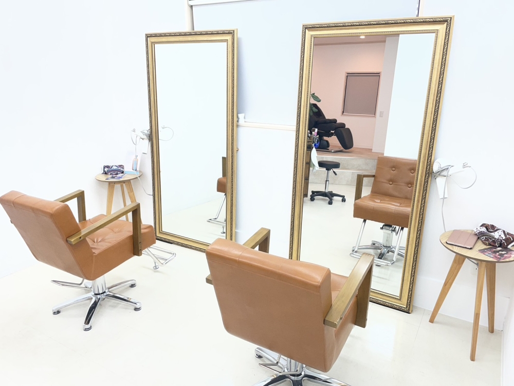 小田急線【海老名】駅バス２４分！バス停徒歩３分、１階路面美容室居抜き物件